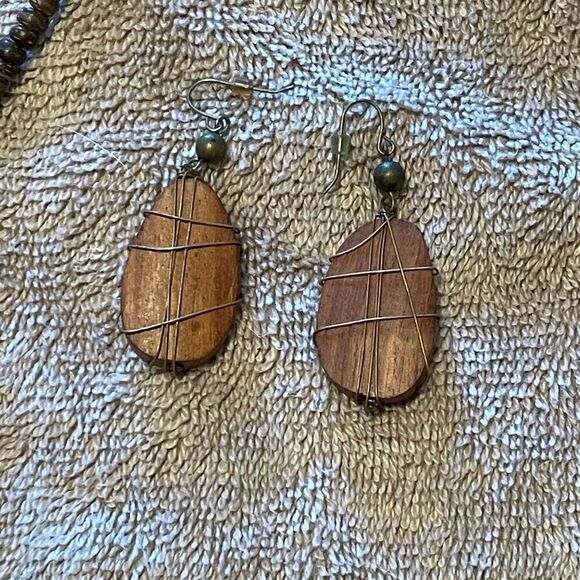 Vintage Wooden lightweight giraffe beaded necklace and earring set - Picture 2 of 6